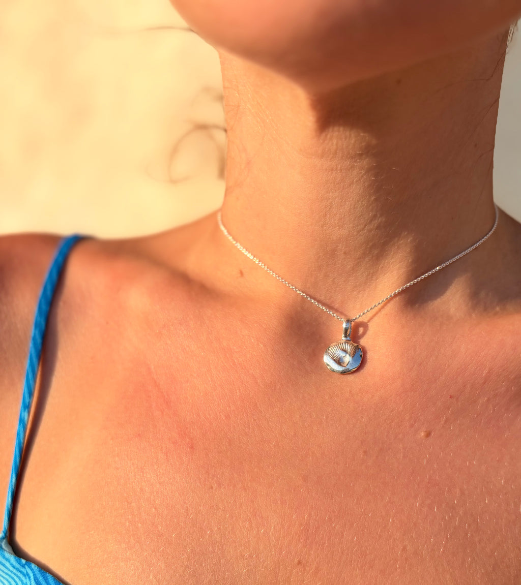 Round Leucolla Pendant
