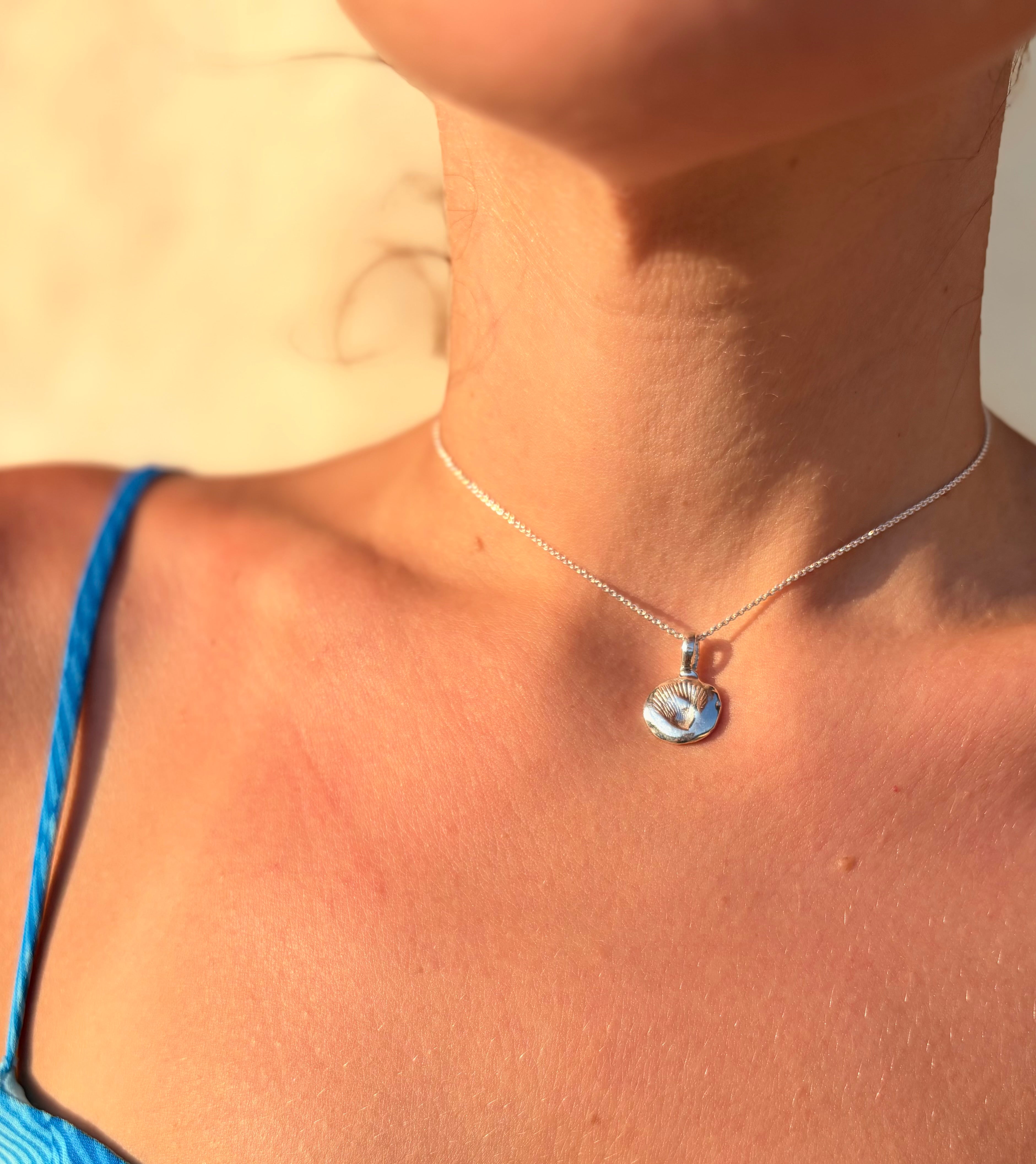 Round Leucolla Pendant
